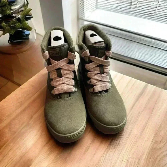 Keds NEW With Tags Women's Camp Boot Suede Mix Olive Size 7 Medium. - Picture 1 of 9